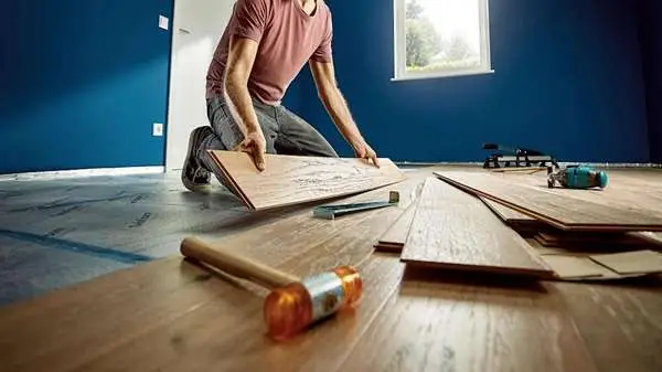 Pose de parquet stratifié à Montélimar par l'entreprise IMMOPRESTA